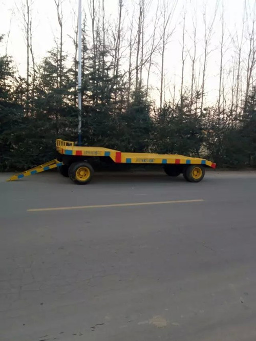 挖沟拖车